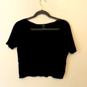 Lou & Grey black linen crop top.